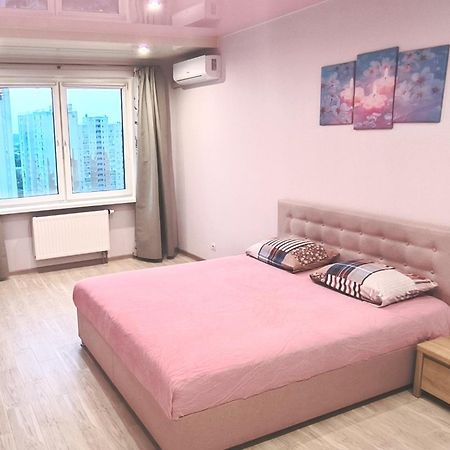 Apartment near metro Pozniaky Kiev Esterno foto
