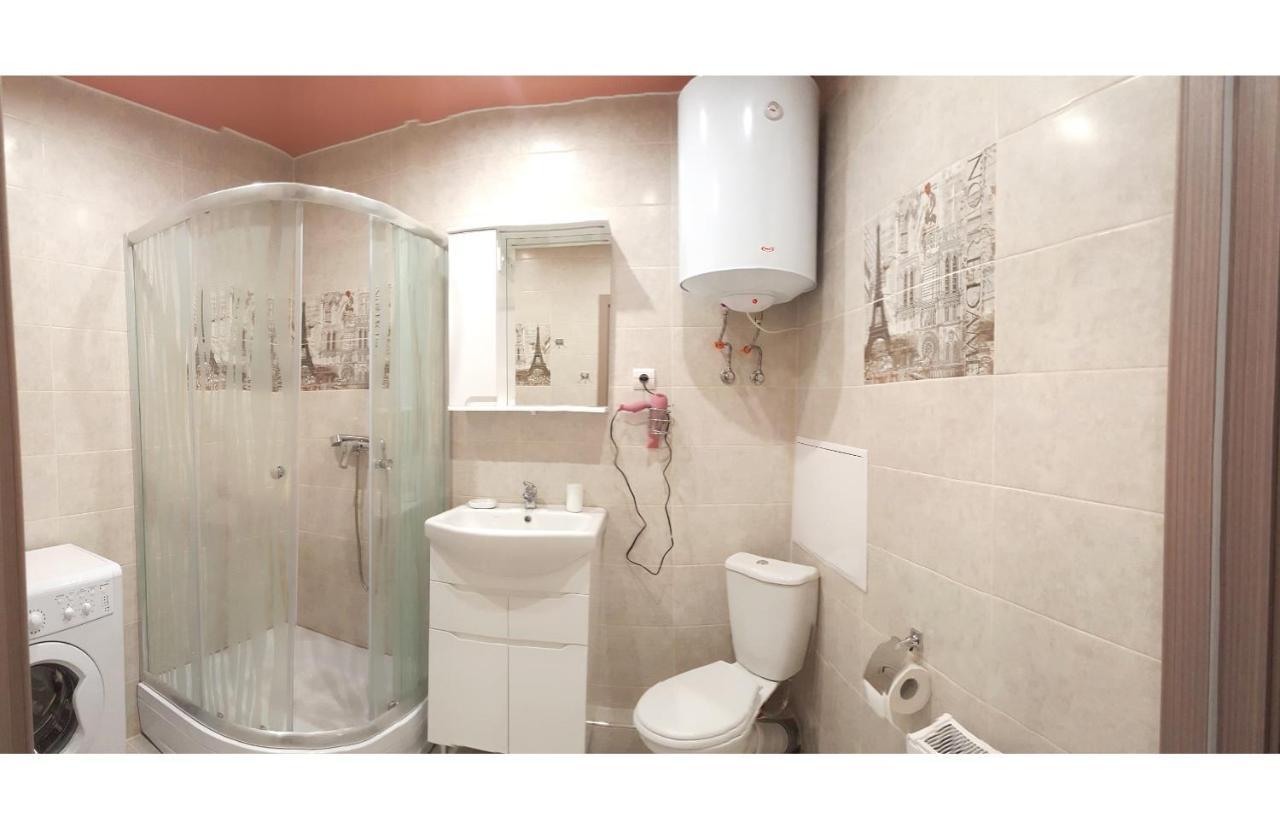 Apartment near metro Pozniaky Kiev Esterno foto