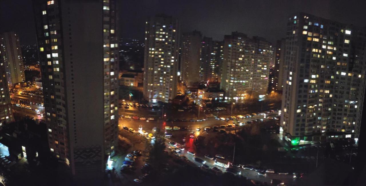 Apartment near metro Pozniaky Kiev Esterno foto