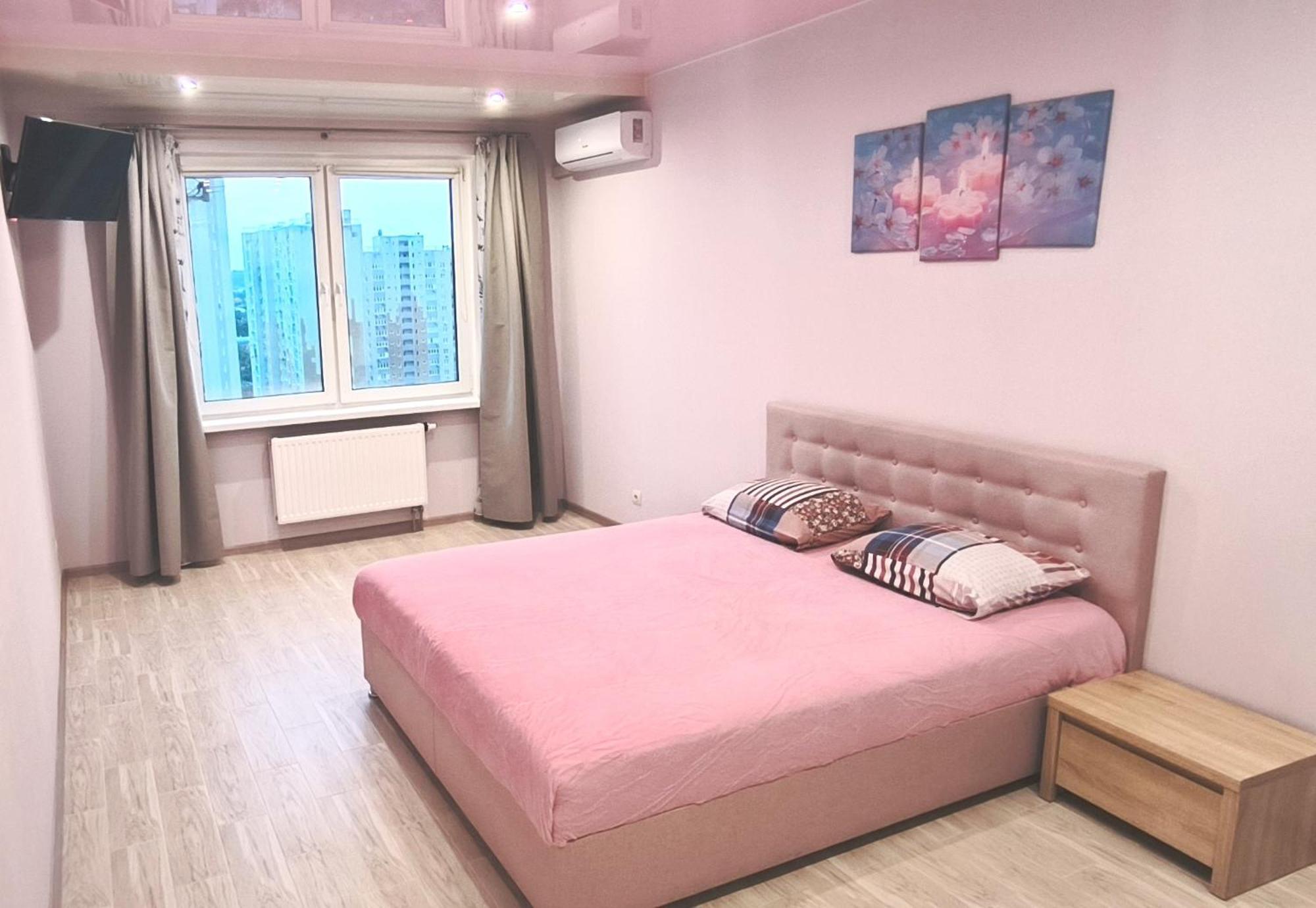 Apartment near metro Pozniaky Kiev Esterno foto