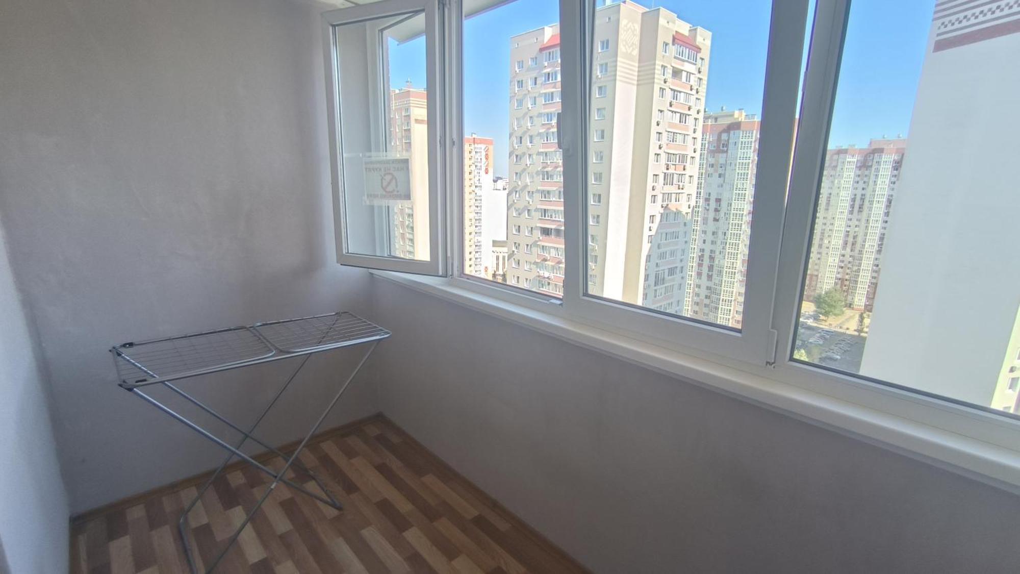 Apartment near metro Pozniaky Kiev Esterno foto